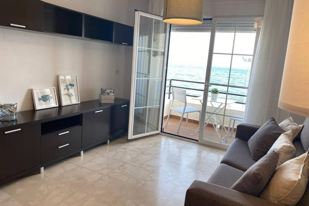 Maravilloso Apartamento En Primera Linea De Playa Con Vistas Al Mar En Caleta De Velez 2 D מראה חיצוני תמונה