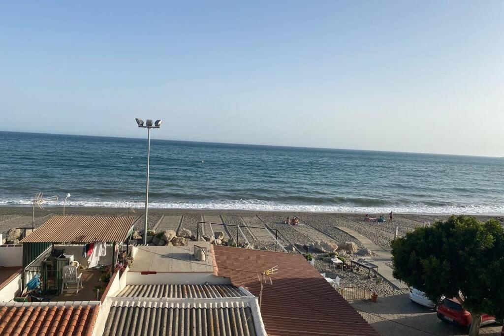 Maravilloso Apartamento En Primera Linea De Playa Con Vistas Al Mar En Caleta De Velez 2 D מראה חיצוני תמונה