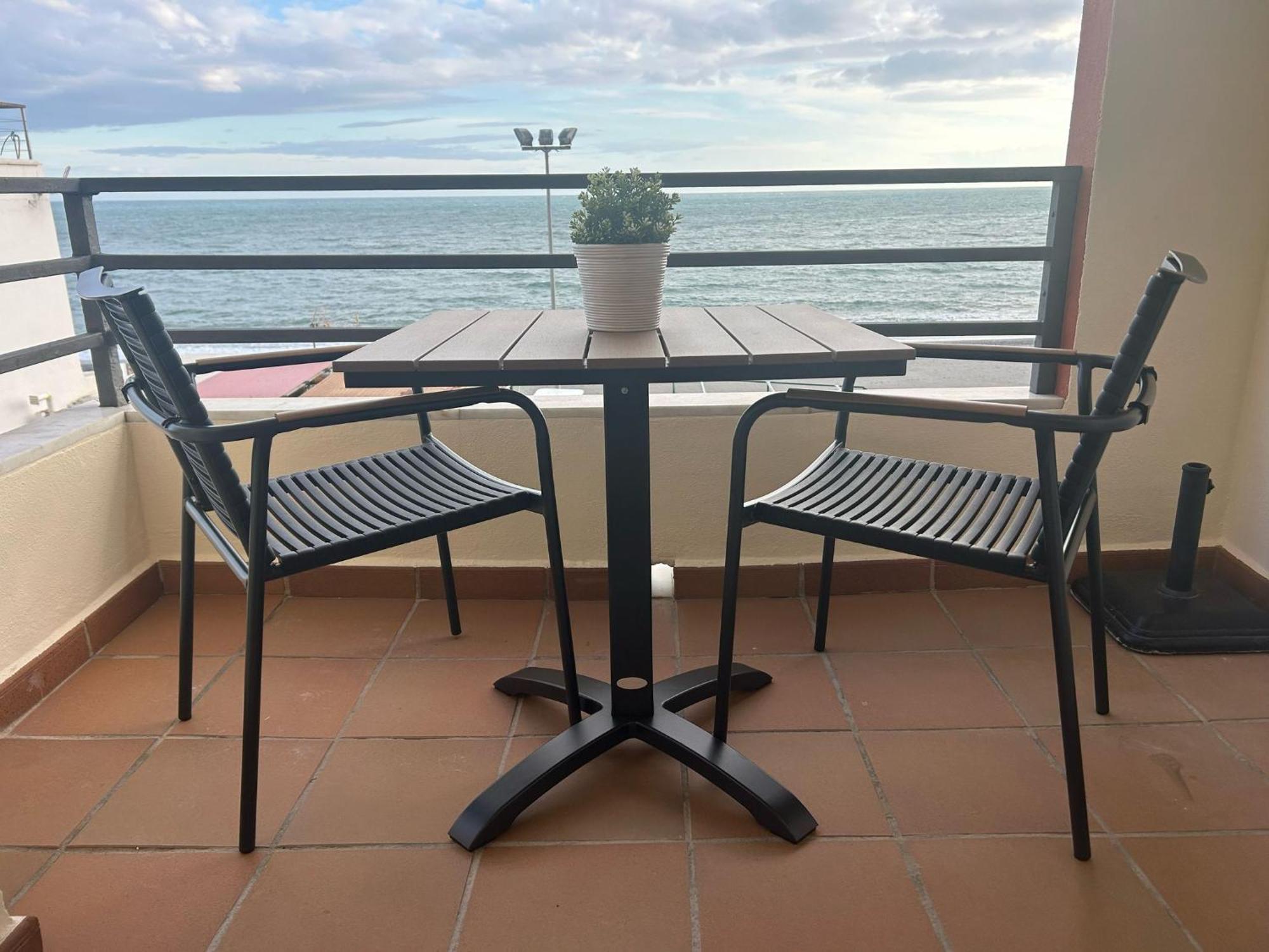 Maravilloso Apartamento En Primera Linea De Playa Con Vistas Al Mar En Caleta De Velez 2 D מראה חיצוני תמונה